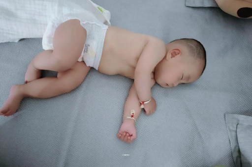 天水几个月宝宝会抬头